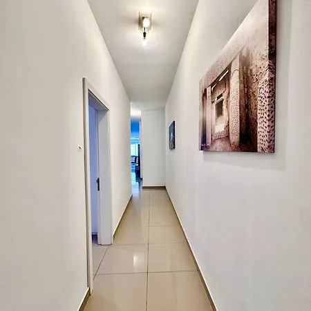 Shared In St Julian's Daire *