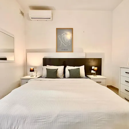 Shared In St Julian's Daire