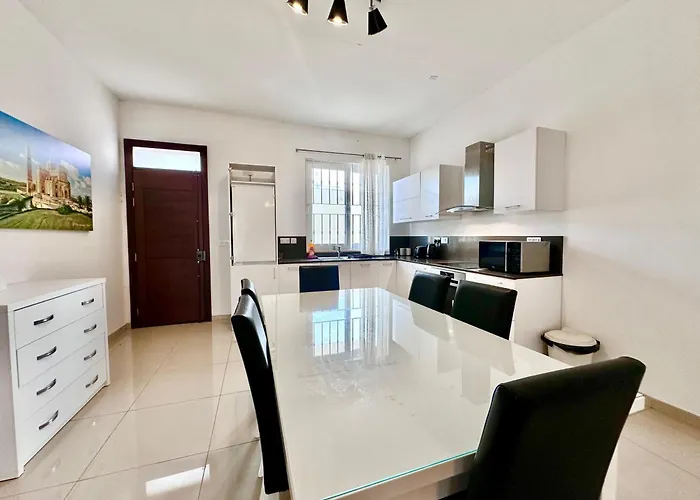 Shared In St Julian's * San Ġiljan